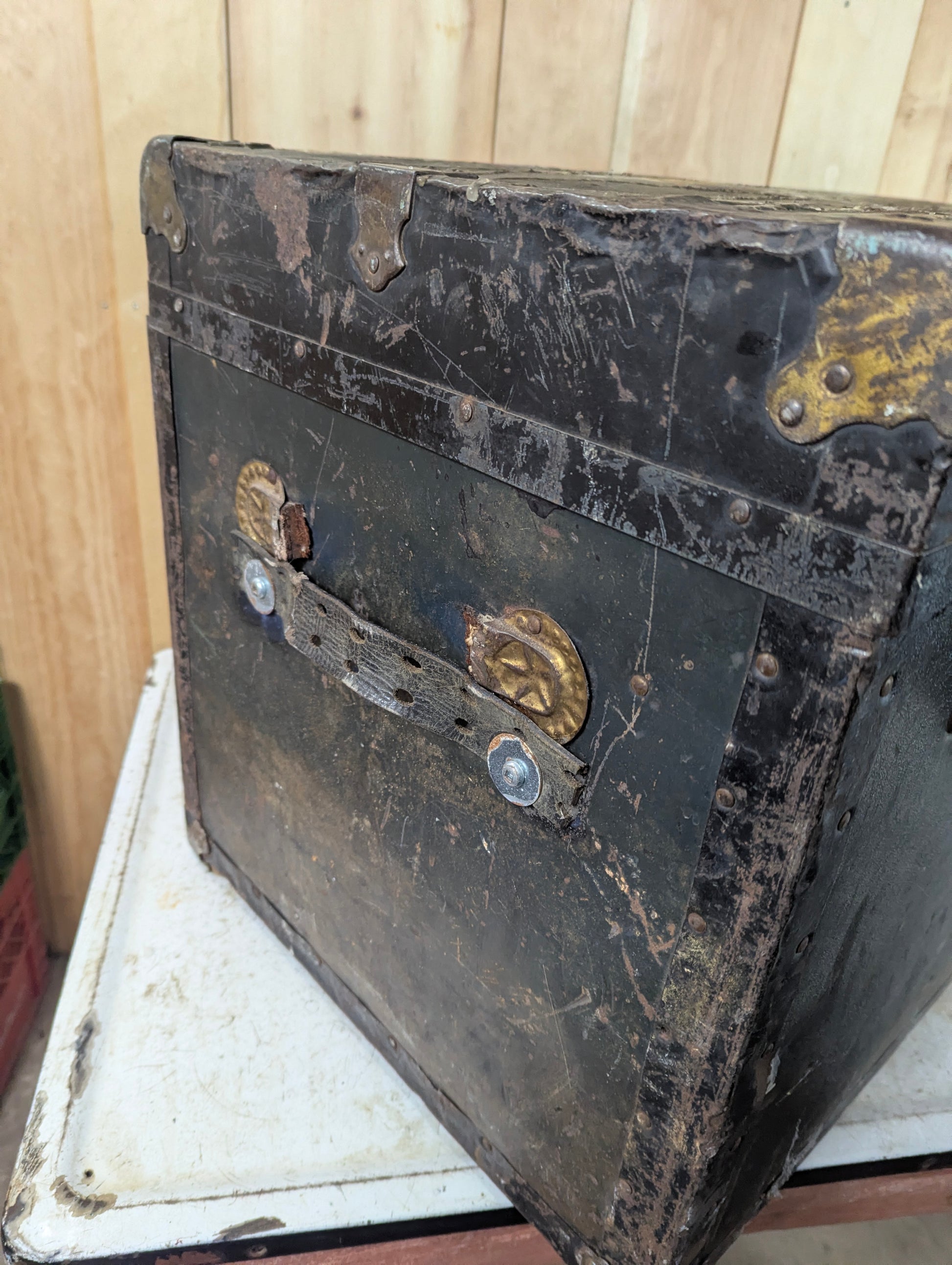 Vintage Rustic Trunk - view 5