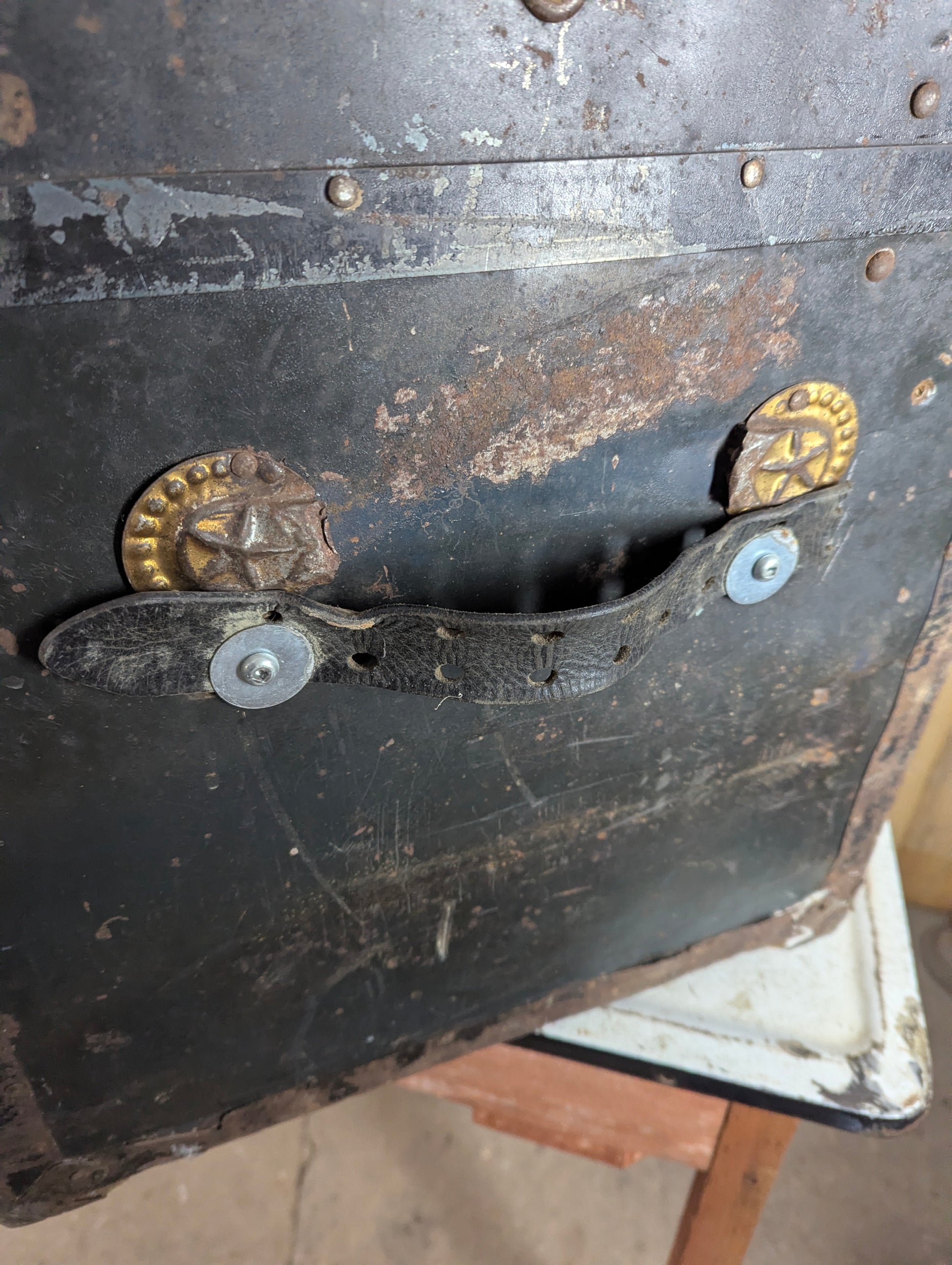 Vintage Rustic Trunk - view 6