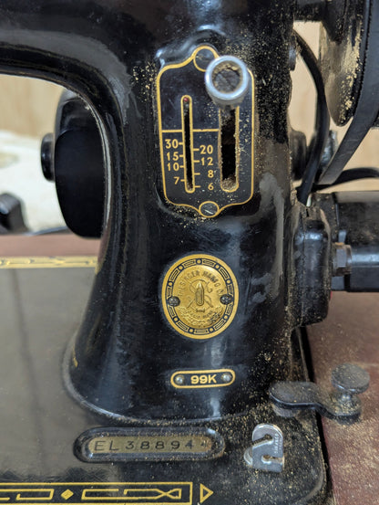 Vintage Singer Portable Sewing Machine in Carrying Case Model 99K - view 4