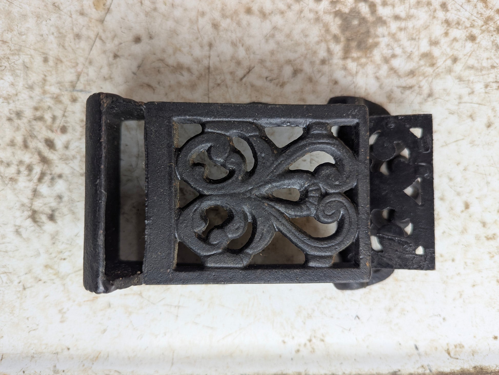 Vintage Style Cast Iron Wall-Mount Match Holder