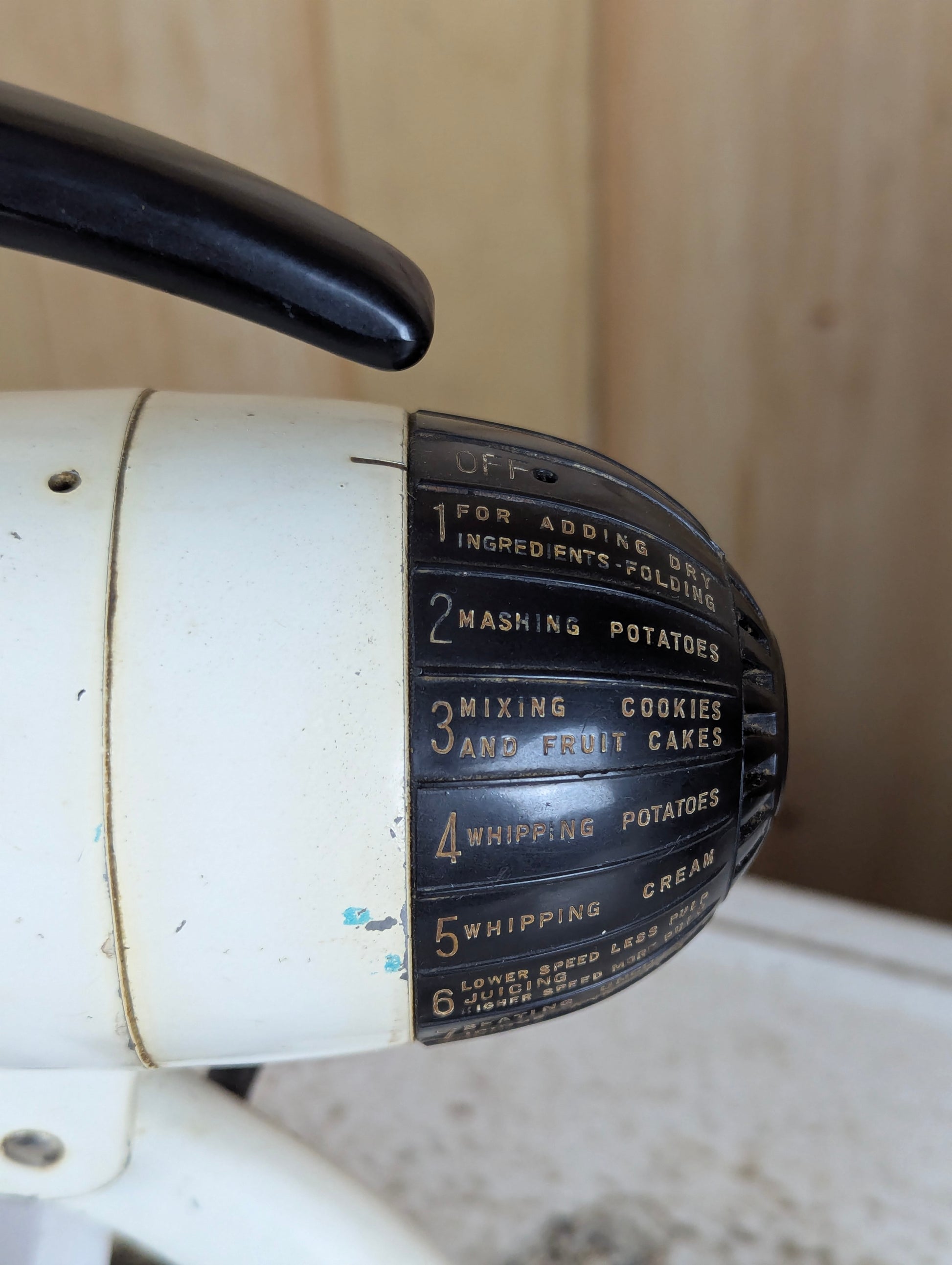 Vintage Sunbeam Model 9 Mixmaster - view 3