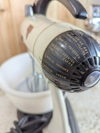 Vintage Sunbeam Model 9 Mixmaster - view 8