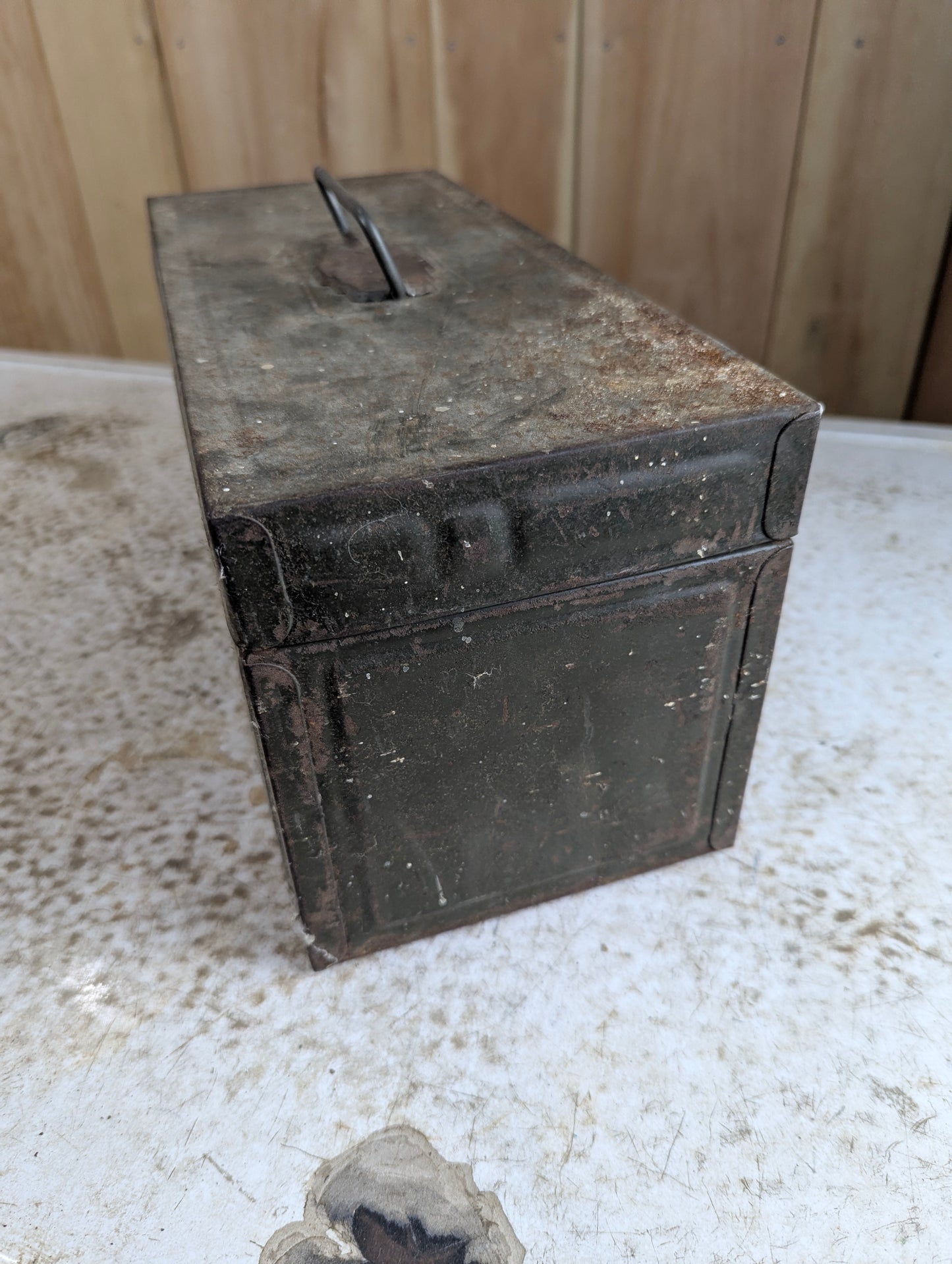 Vintage Union Steel Olive Green Tool Tackle Box - view 2