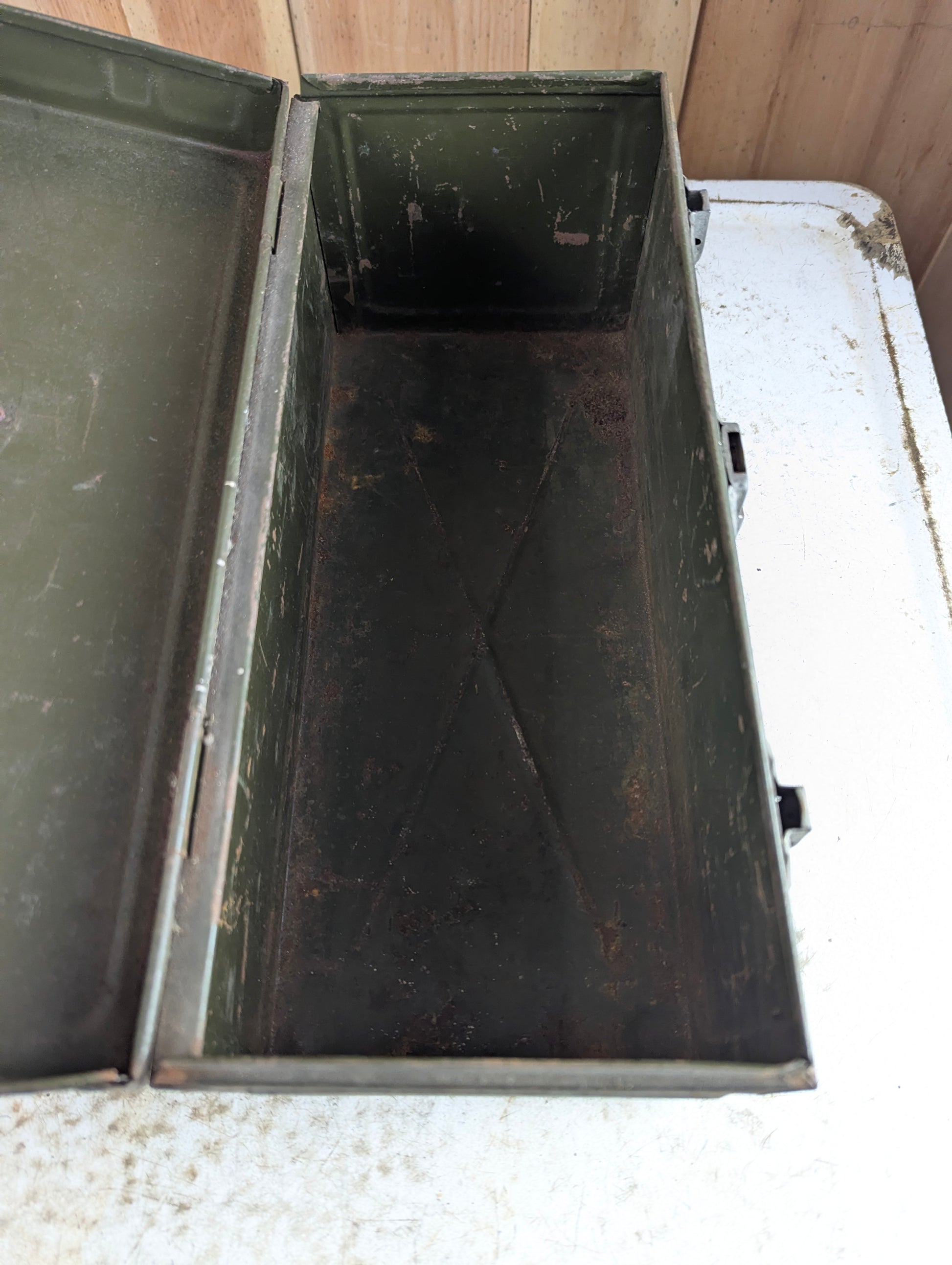 Vintage Union Steel Olive Green Tool Tackle Box - view 4