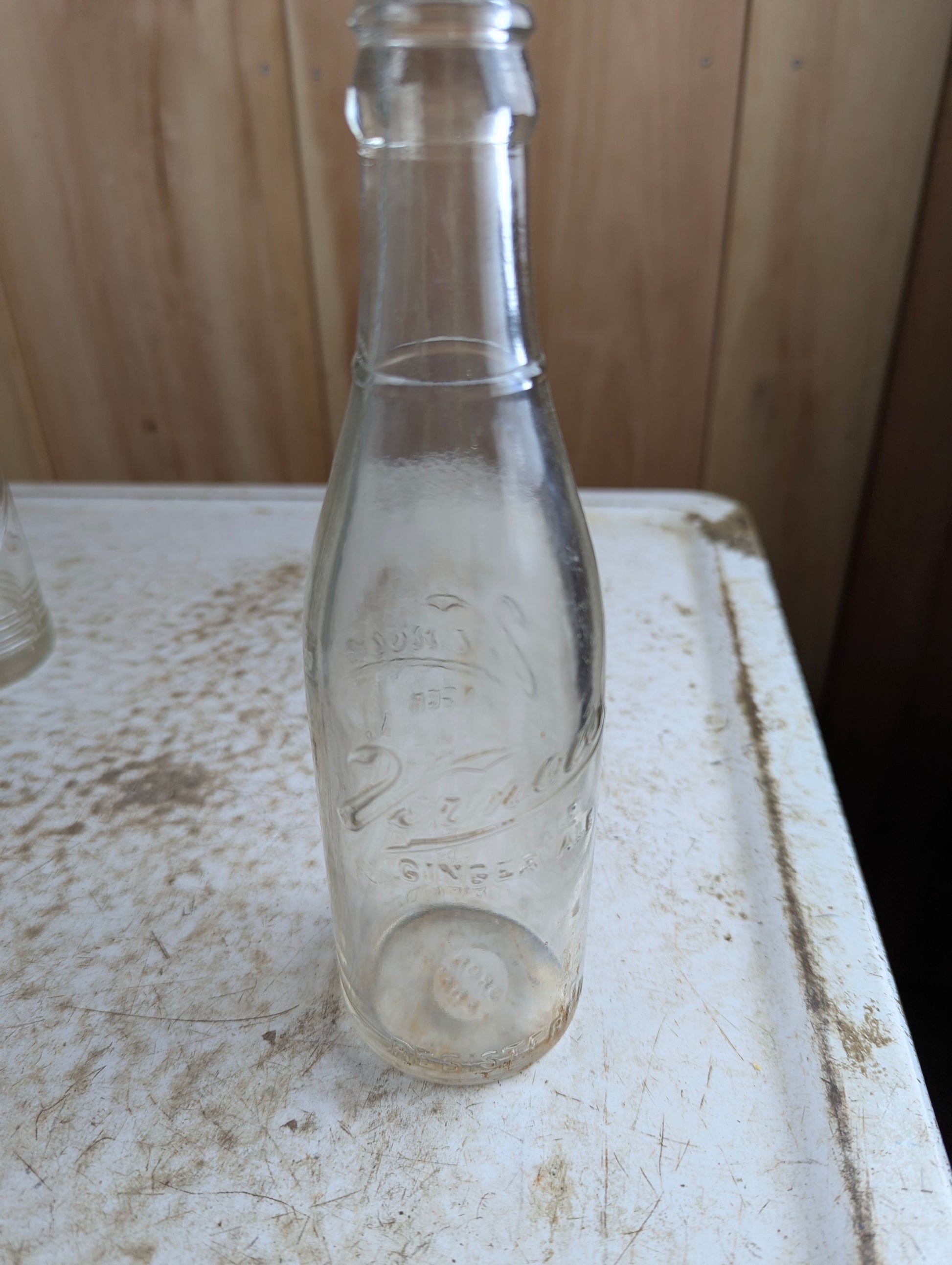 Vintage Vernor's Ginger Ale Clear Glass 8oz Soda Bottle