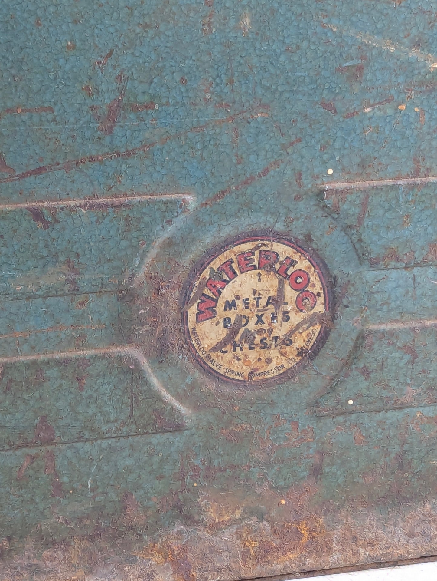 Vintage Waterloo JH-48 Cantilever Tool Box - view 2