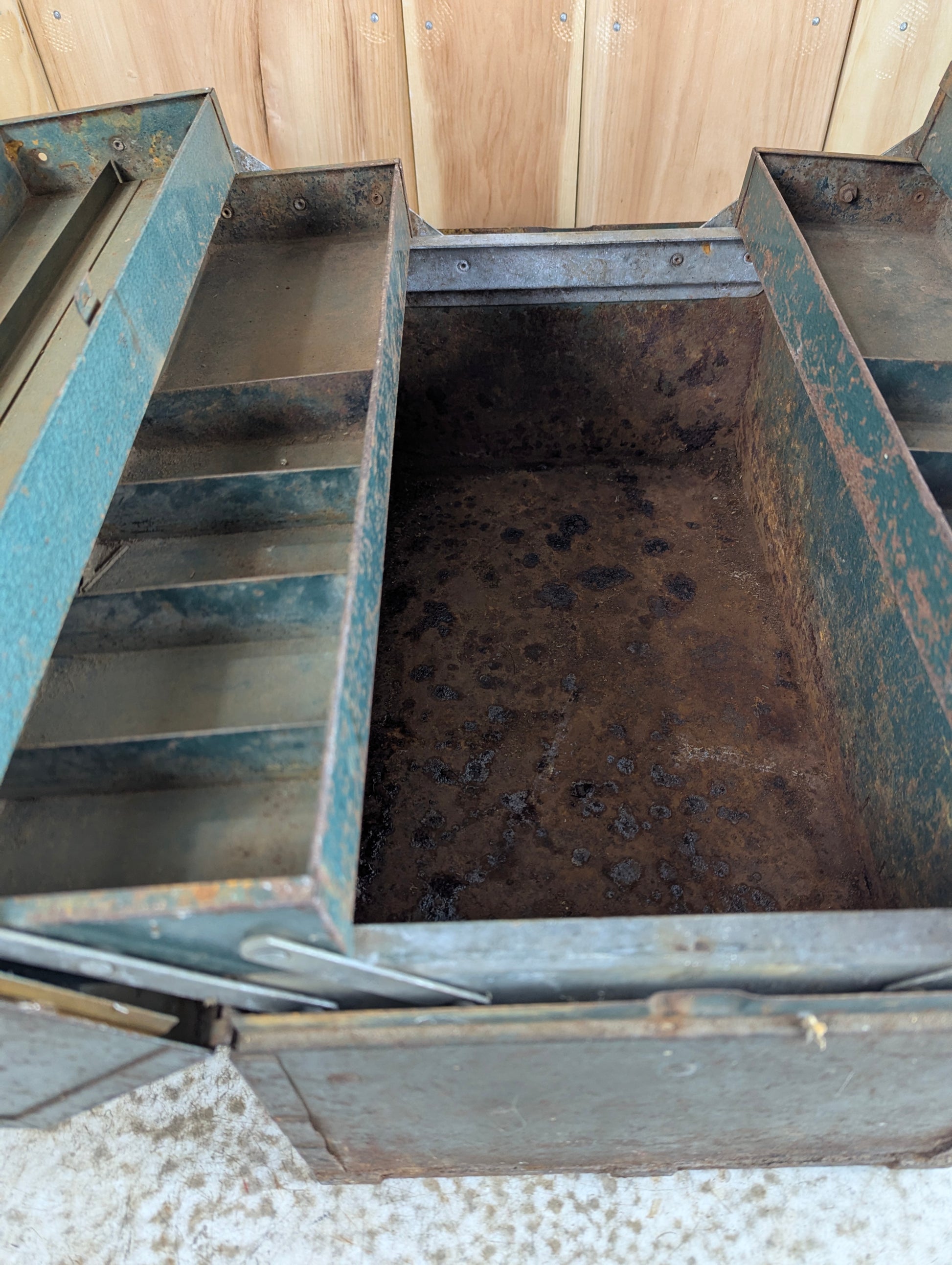 Vintage Waterloo JH-48 Cantilever Tool Box - view 6