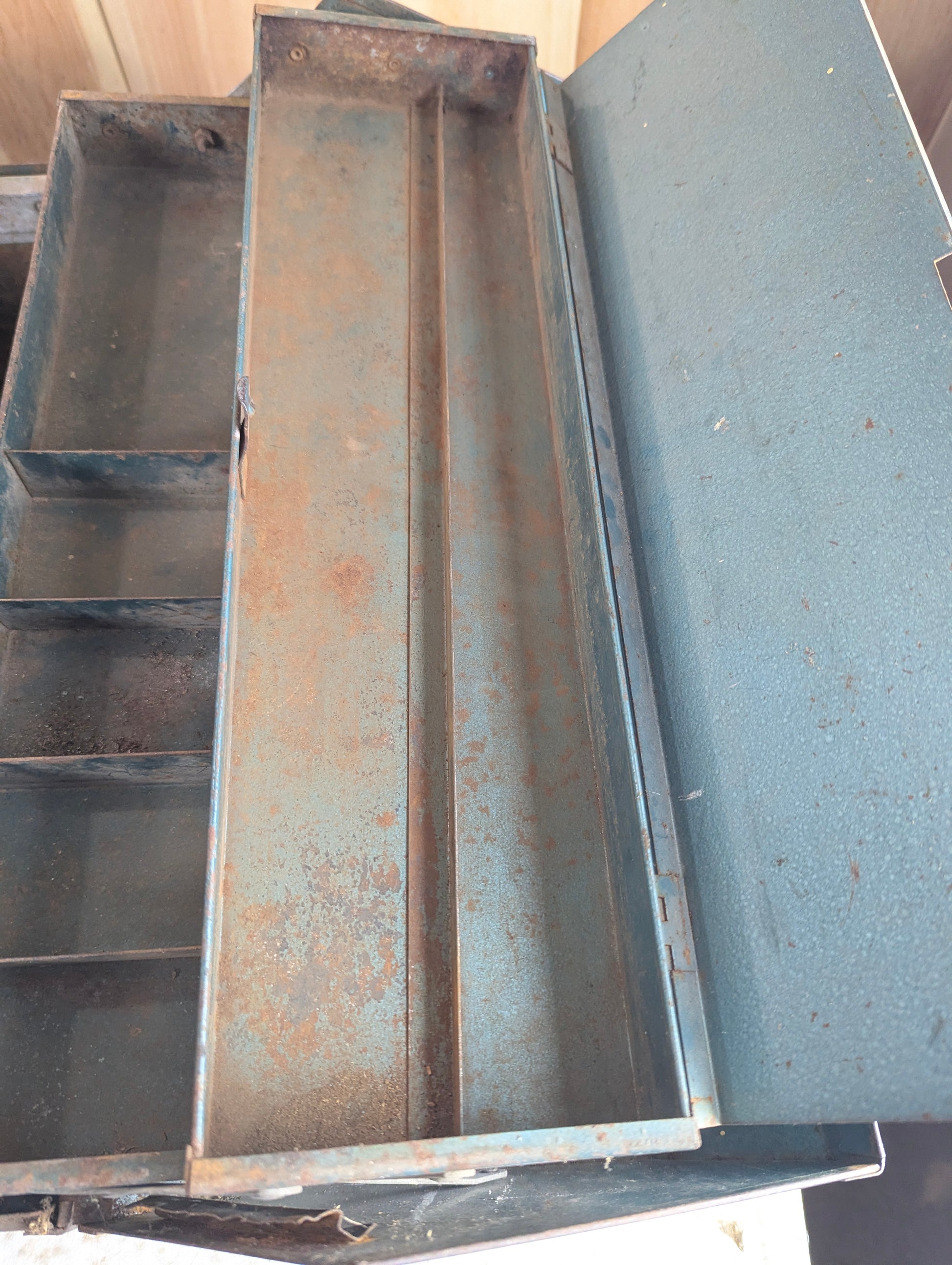 Vintage Waterloo JH-48 Cantilever Tool Box - view 7