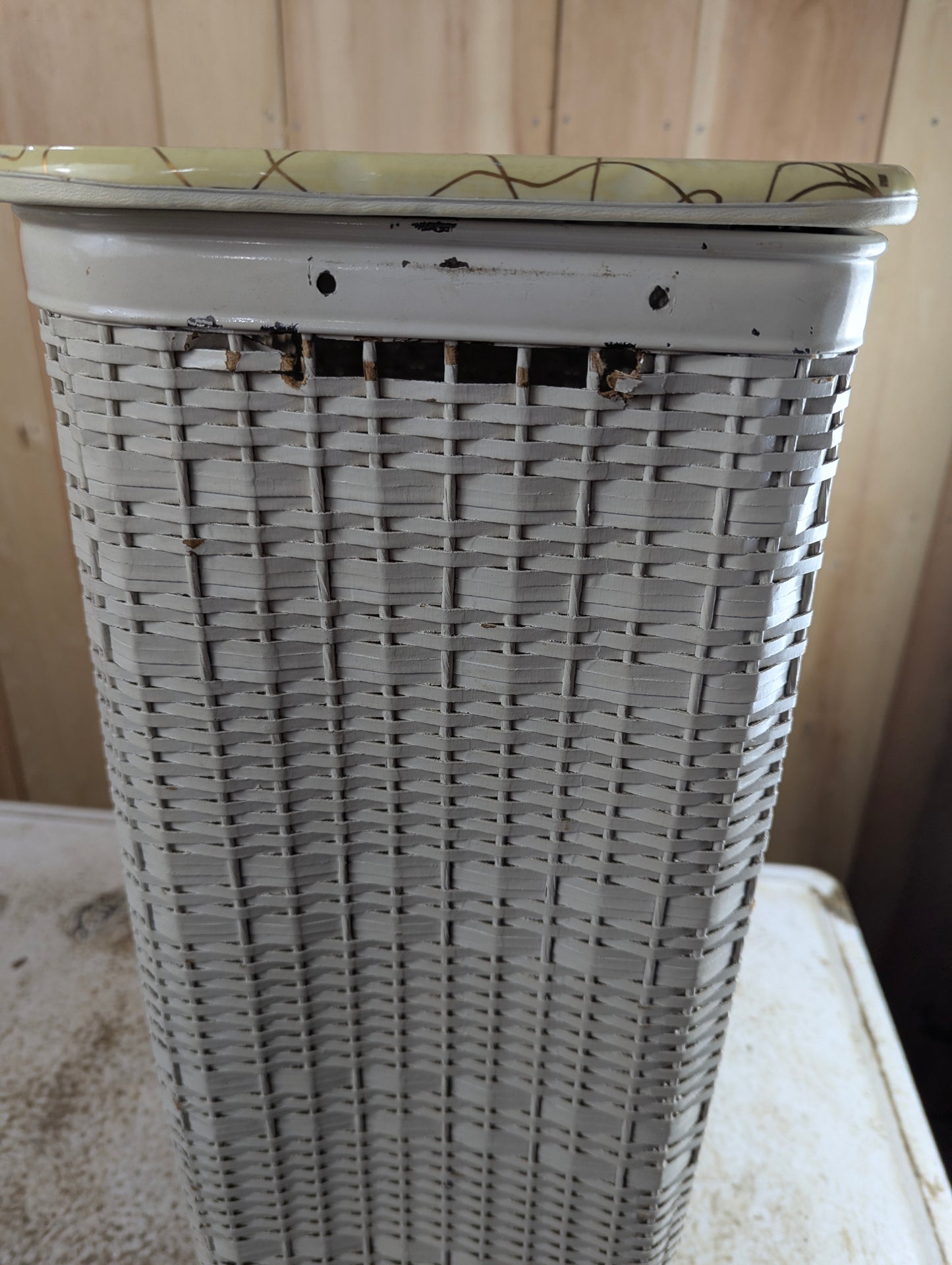 Vintage White Wicker Hamper with Lid - view 3