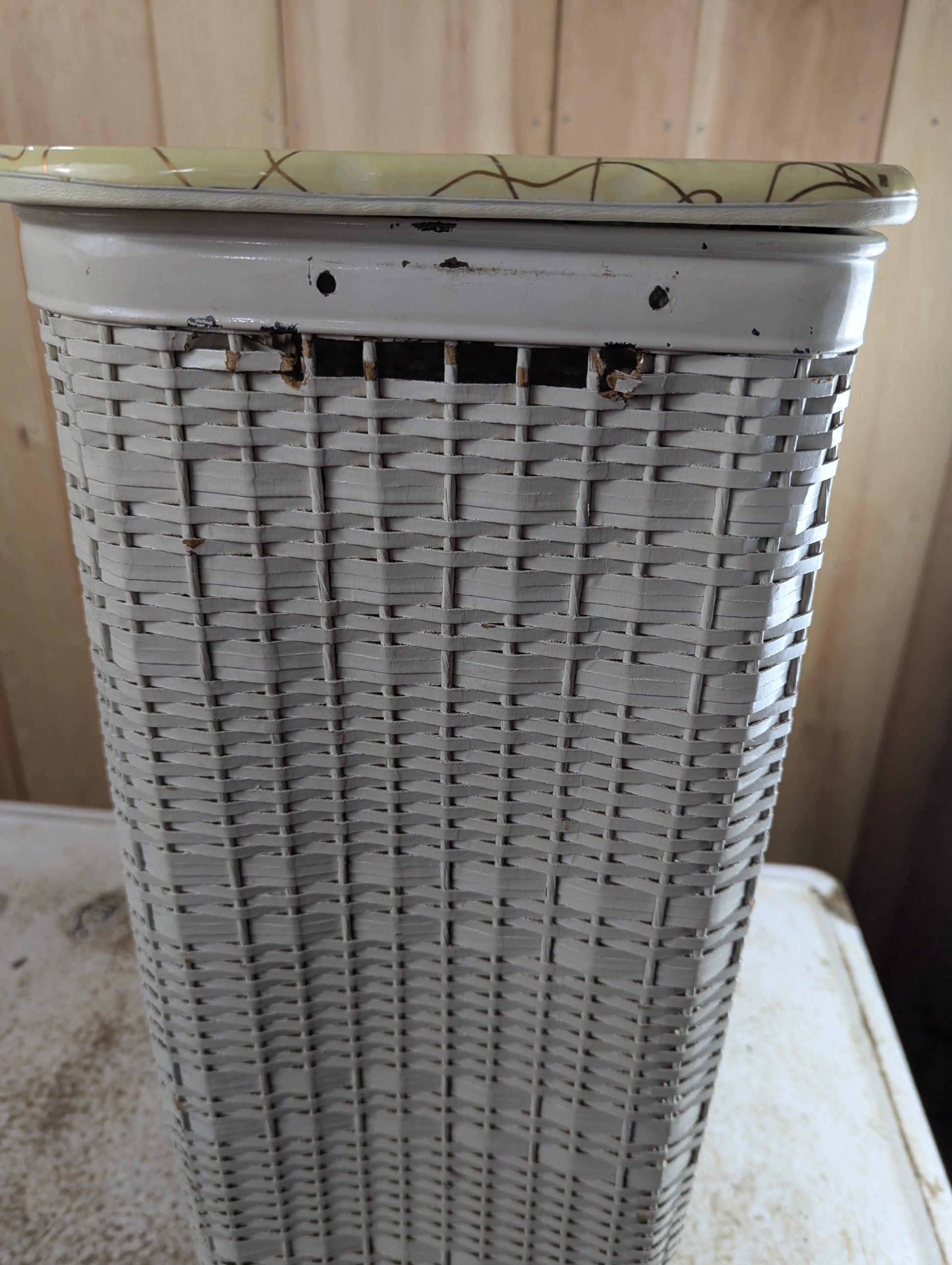Vintage White Wicker Hamper with Lid - view 3