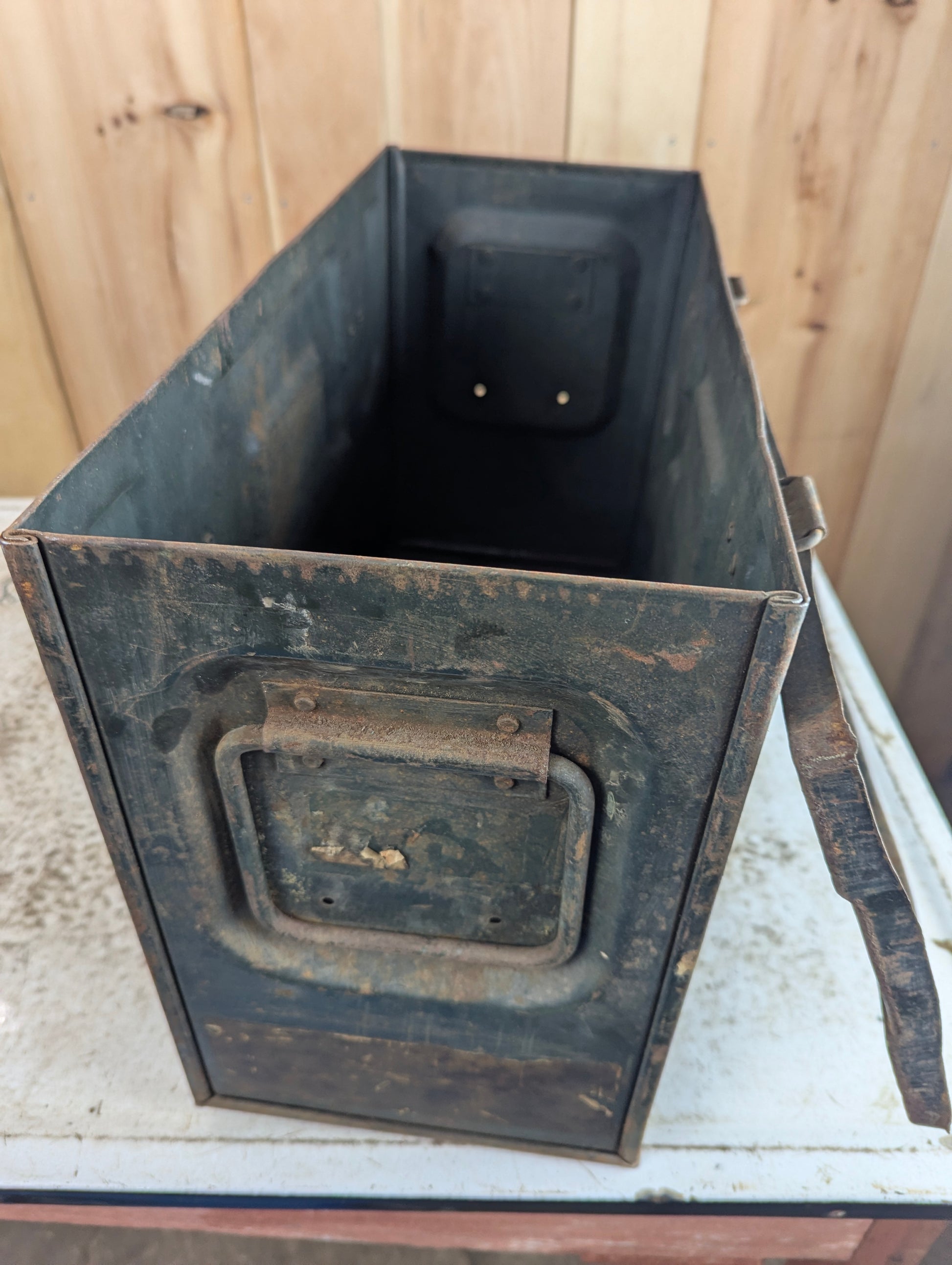 Vintage WW2 B116A MK3 1945 DH/C Military Ammo Box - view 3