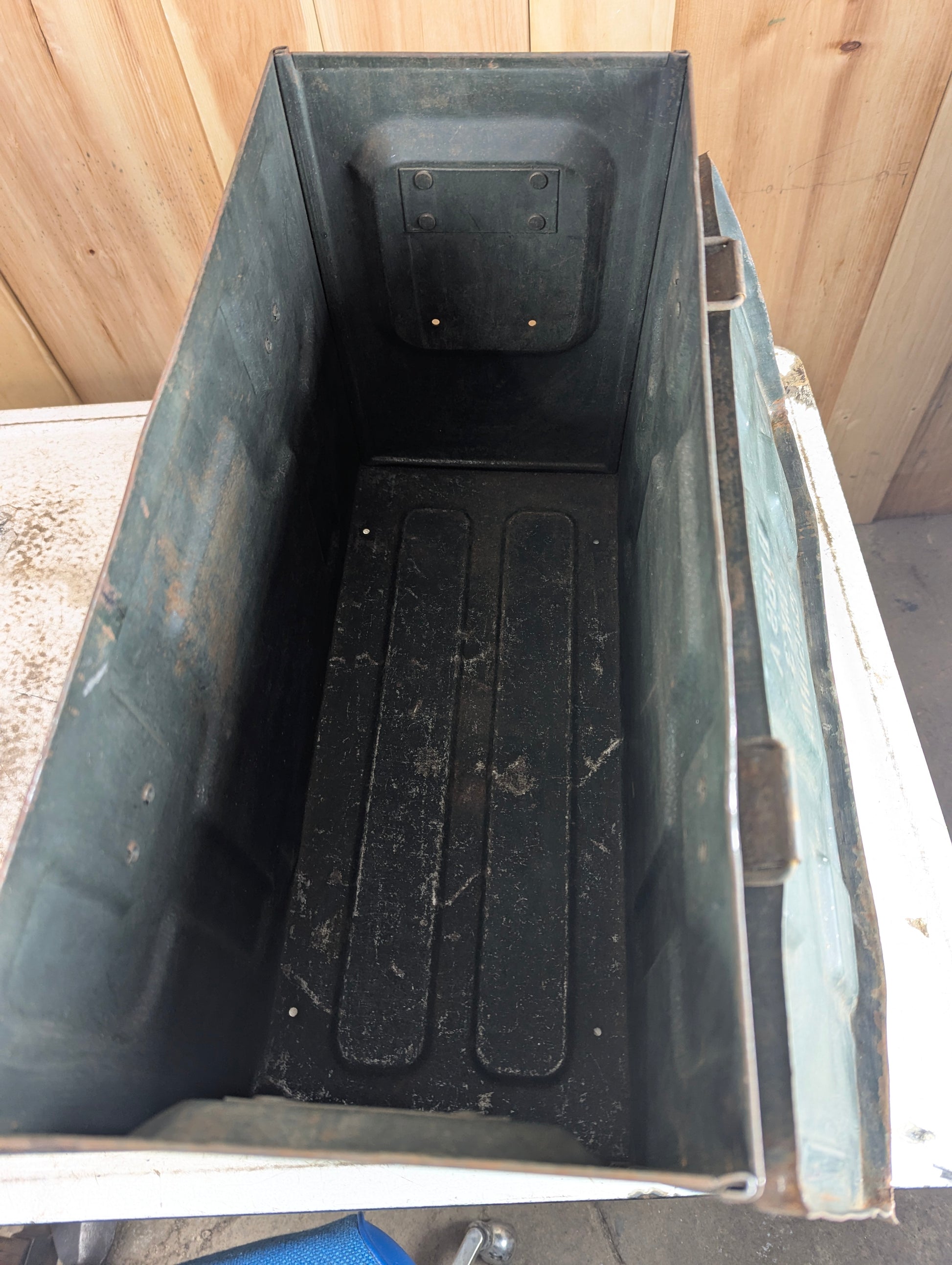 Vintage WW2 B116A MK3 1945 DH/C Military Ammo Box - view 4