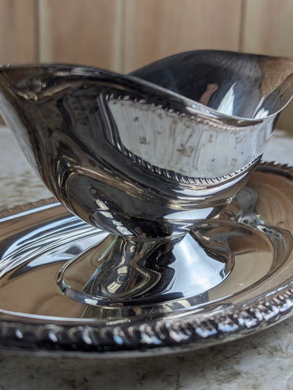 William A Rogers Silver Plated Gravy Sauce Boat - view 4