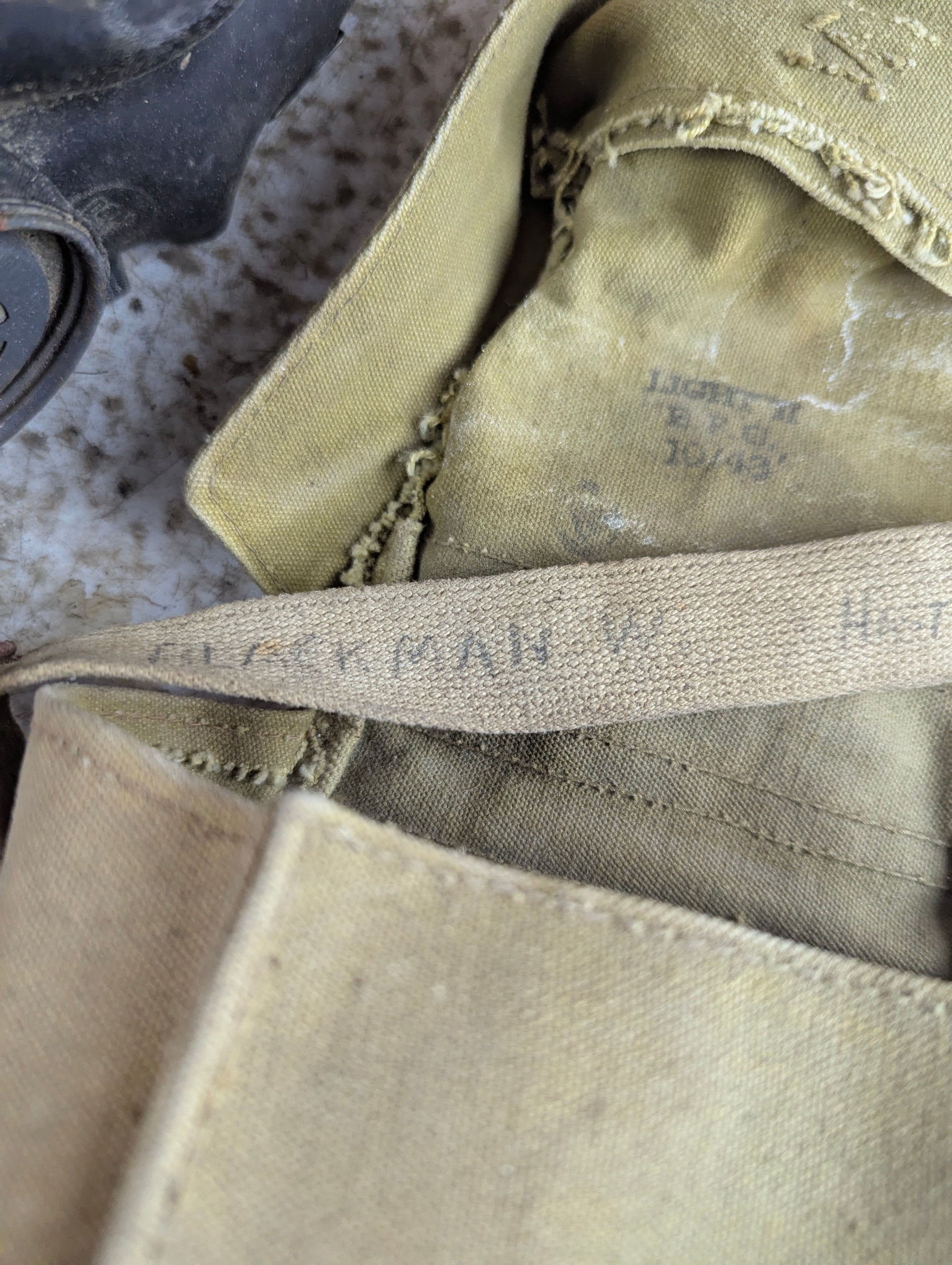 WW2 1943 Named Canadian Military Mk II Light Gas Mask Respirator in Carrier - view 7