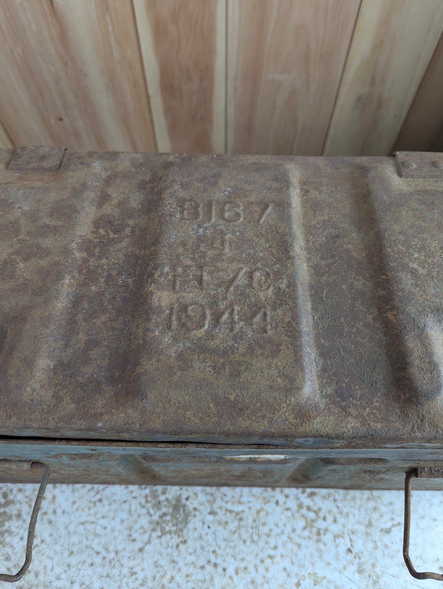 WW2 1944 2" Smoke Mortar Shell Military Ammunition Crate Box - view 2