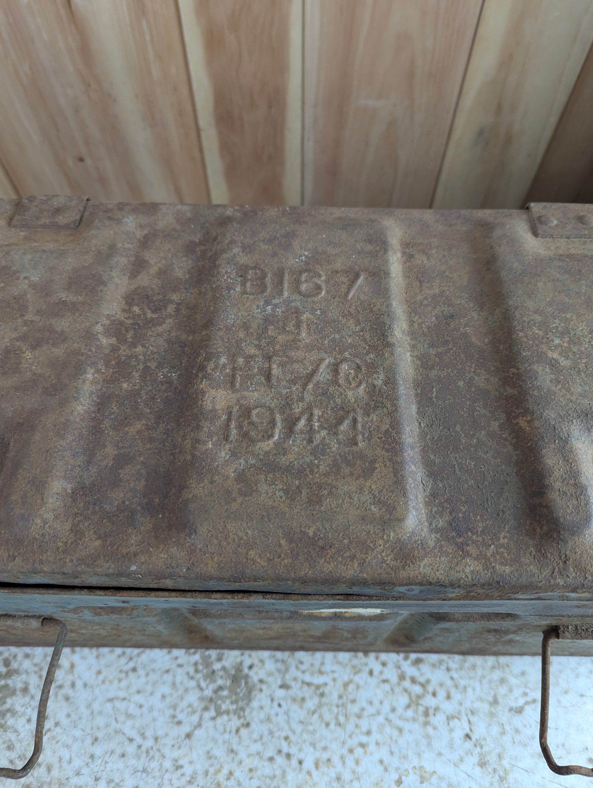 WW2 1944 2" Smoke Mortar Shell Military Ammunition Crate Box - view 2