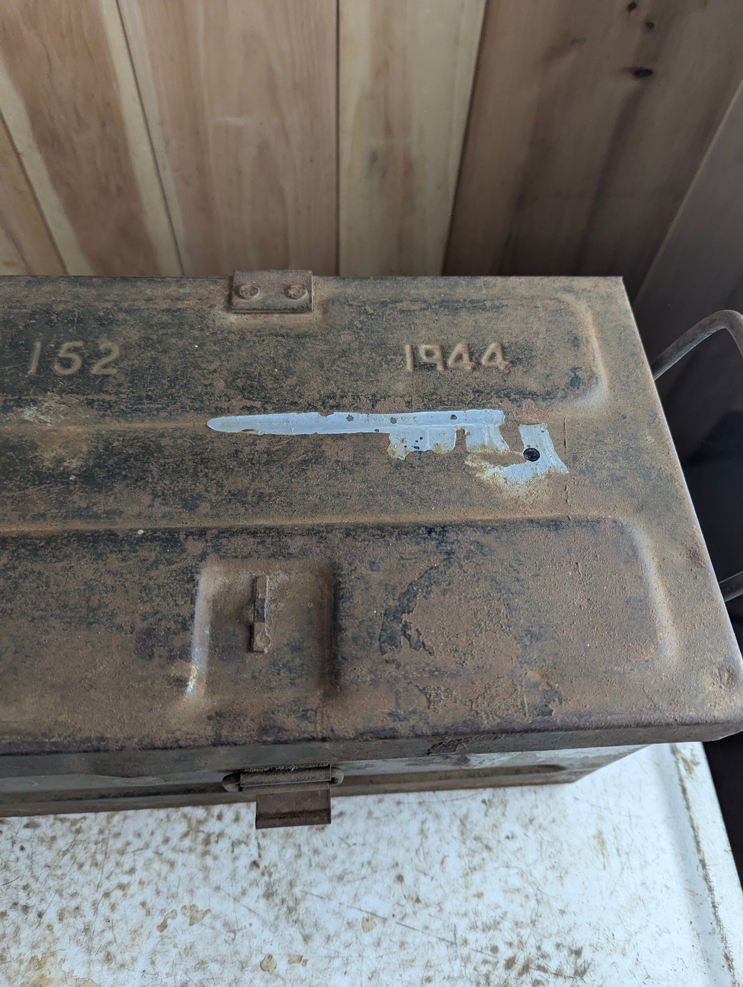WW2 1944 Anti-Tank Mine Military Ammunition Crate Box with Padlock Latch - view 3