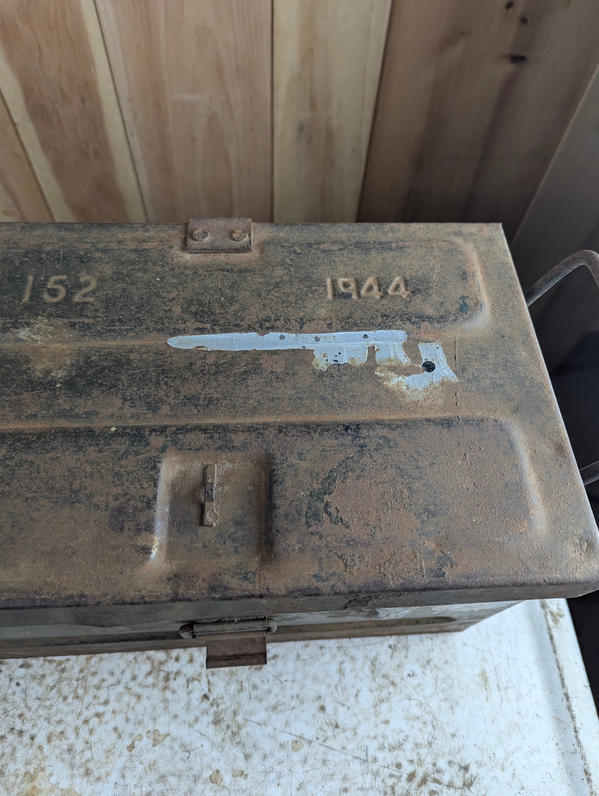 WW2 1944 Anti-Tank Mine Military Ammunition Crate Box with Padlock Latch - view 3