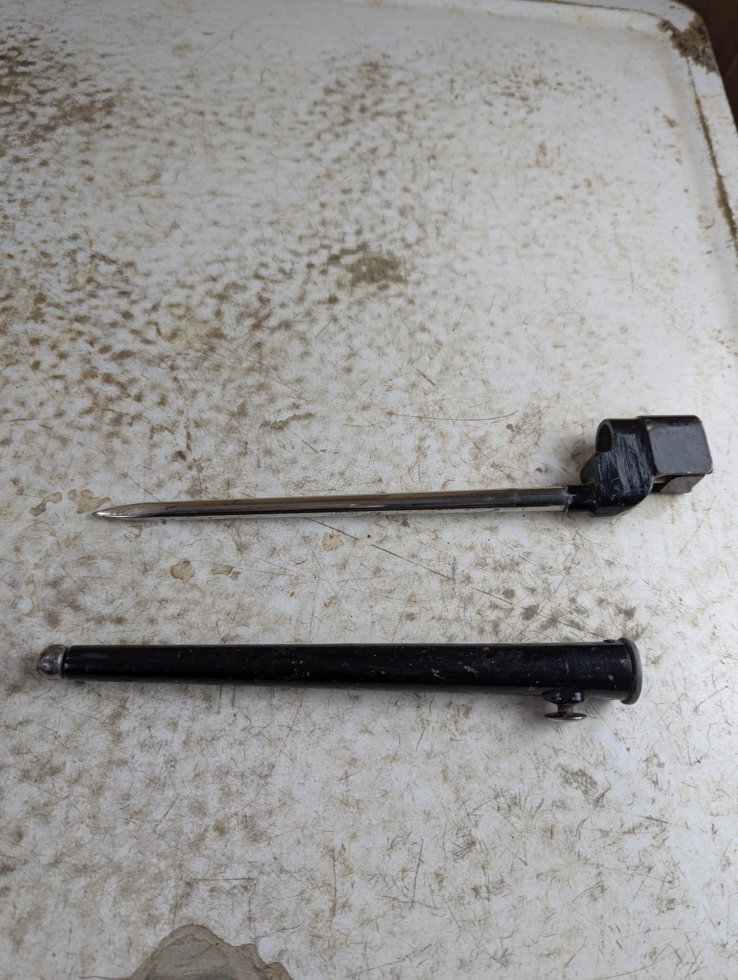 WW2 Lee-Enfield No.4 Spike Bayonet Mk II with Sheath